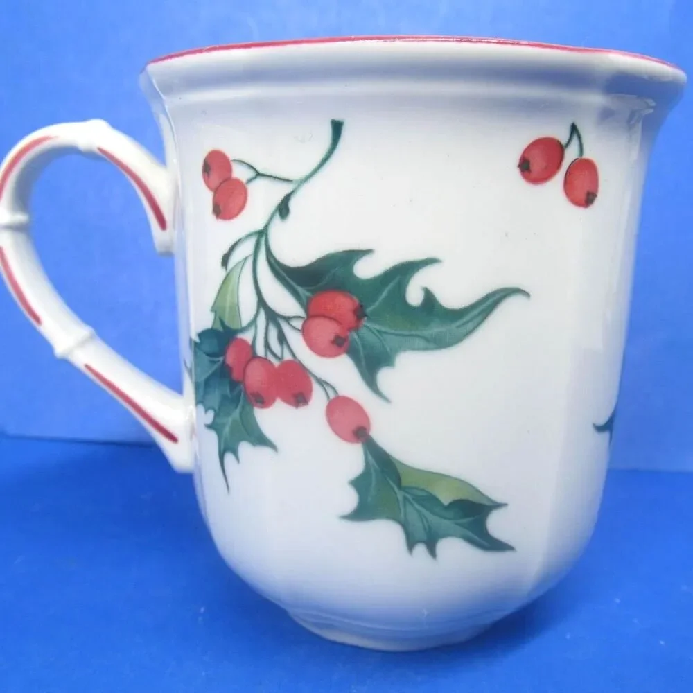 Villeroy & Boch Holly Berries 3 1/2